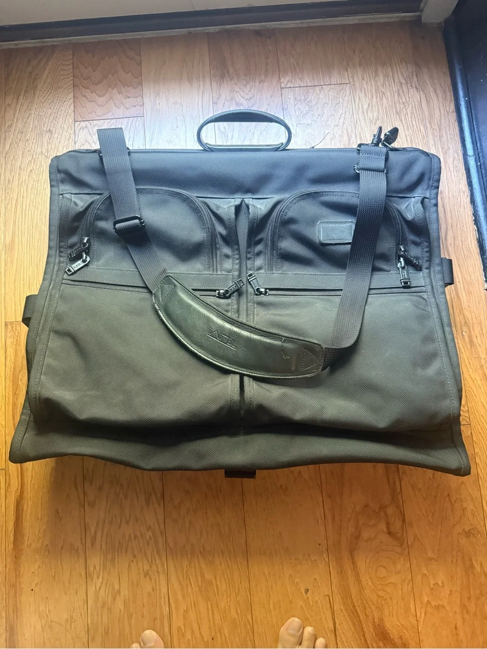 TUMI Black Travel Garment Bag with Shoulder Strap LUGGAGE carry on busine